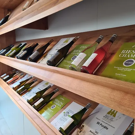 Im Weingut Huff-doll *