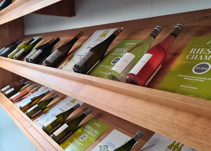 Im Weingut Huff-doll *